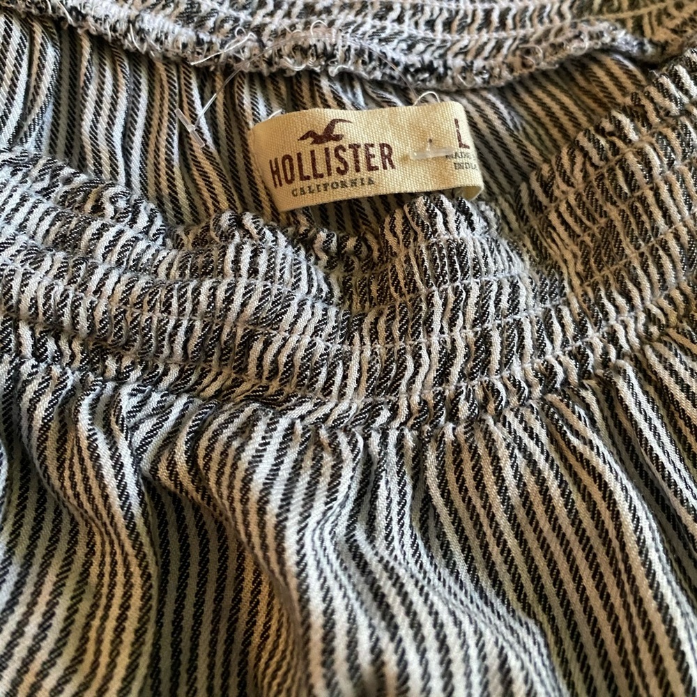 Size Large Never worn pinstripe Hollister romper